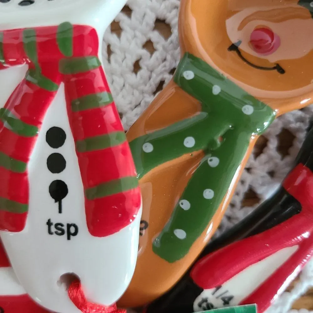 Sleigh Bell Bistro Porcelain Holiday Measuring Spoons Very Merry HL9173119 NWT